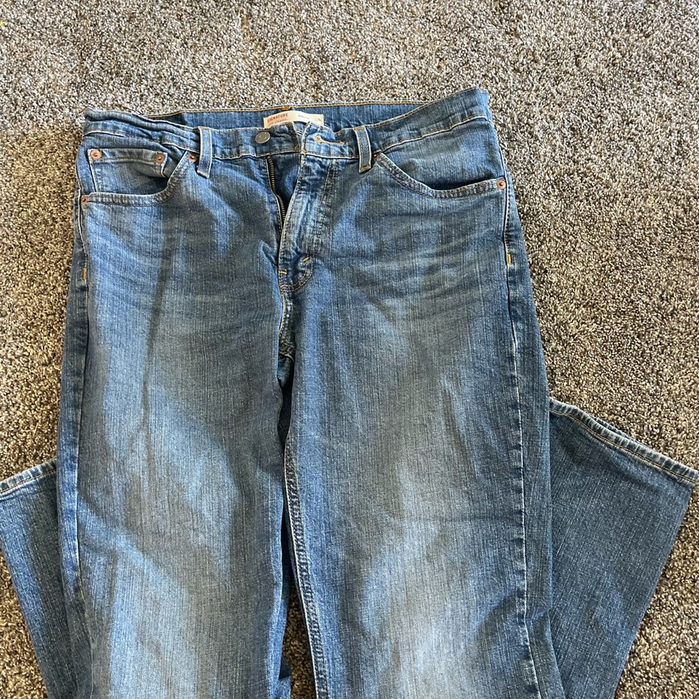 Gently used. Men’s, Signature by Levi Strauss Light Blue Jeans, W33 L30
